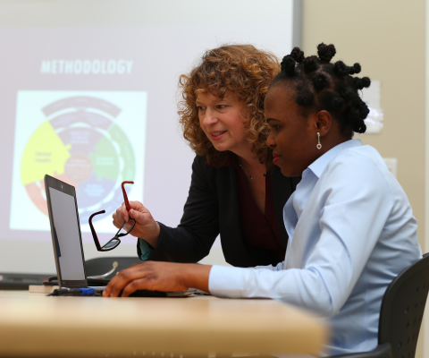 2 women working in a laptop